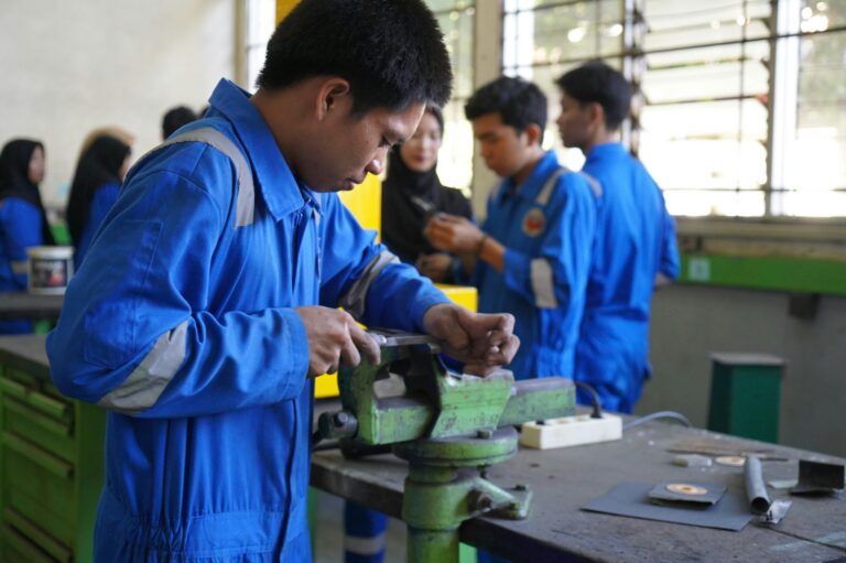 How to become an Aircraft Maintanance Engineer in Nigeria